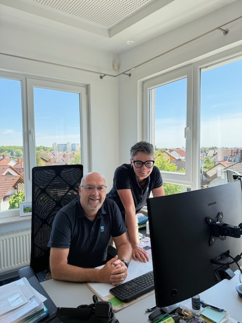 Thomas Lösch und Ute Ritter im HSP Büro in Hockenheim